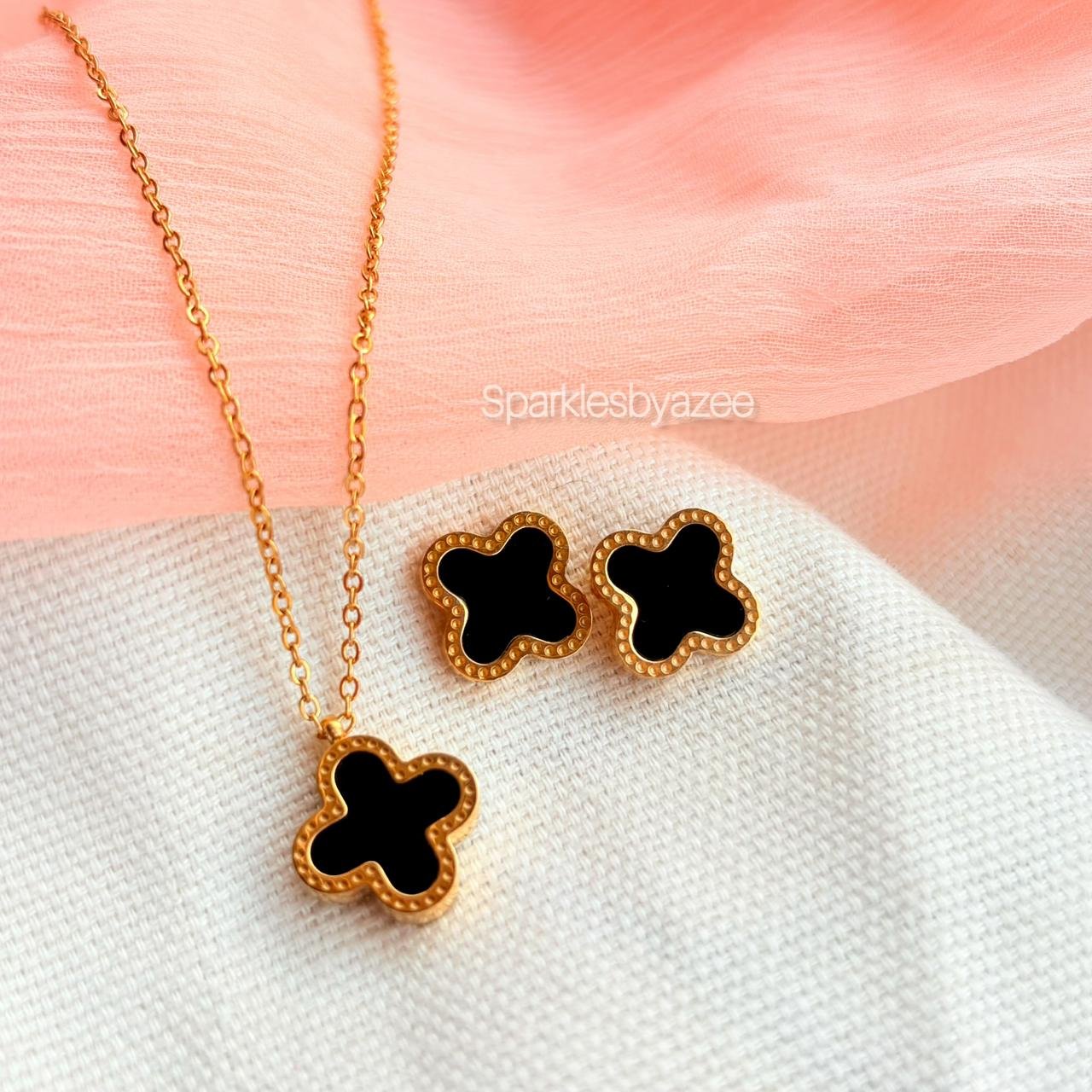 Black Clover Set Necklace with Stud (18K Gold Plated)